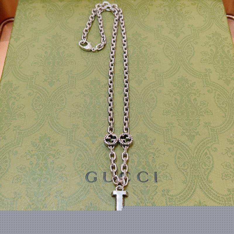 G*u*i necklaces